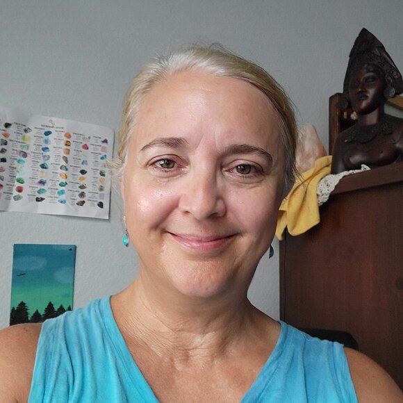 Meet your Posher, Dawn - Picture 3 of 3